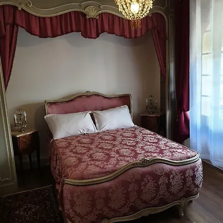 La Fontaine La Caneda * Сарла-ла-Канеда